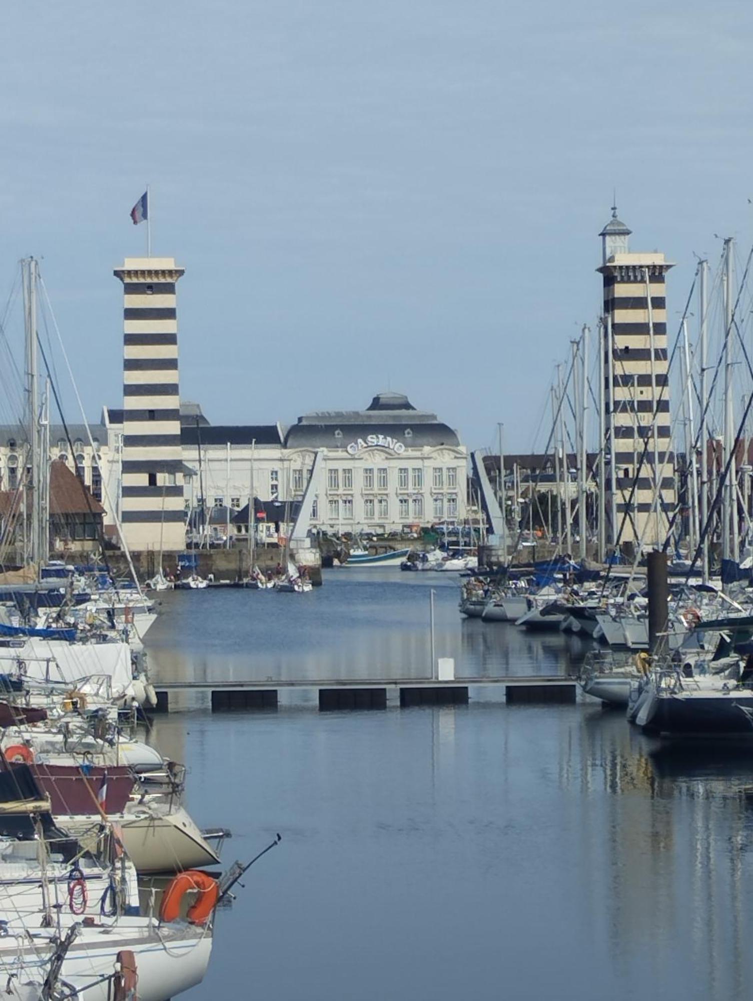 L'Escale A Deauville Luaran gambar