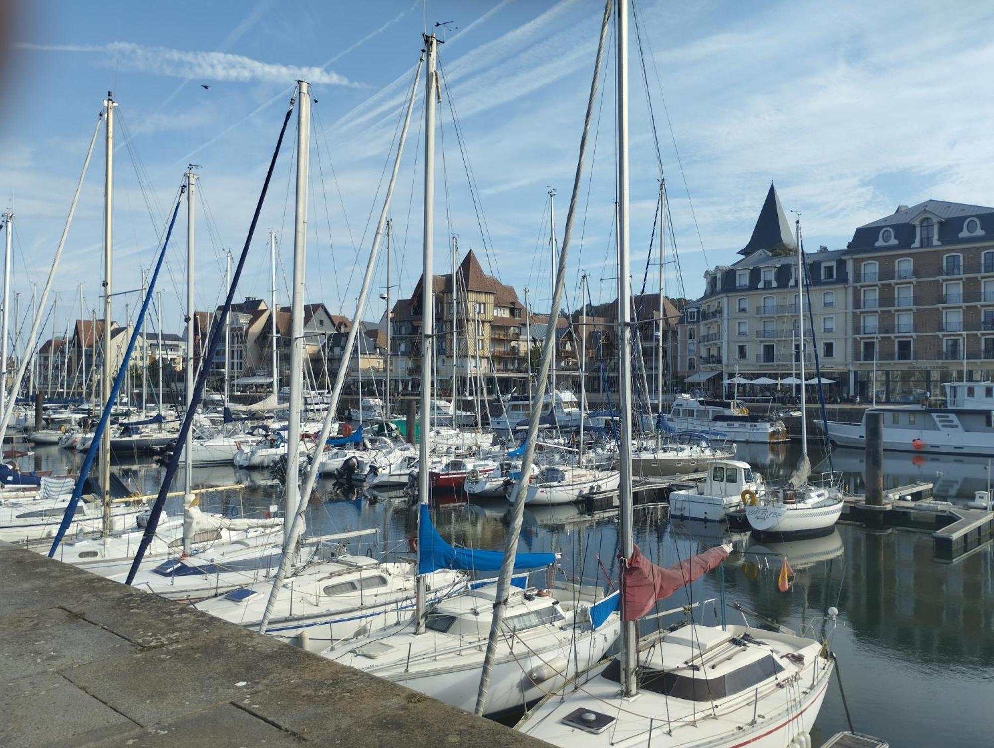 L'Escale A Deauville Luaran gambar